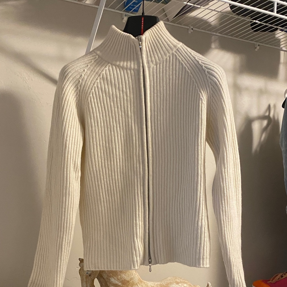 Elegant White Ribbed Turtleneck Sweater